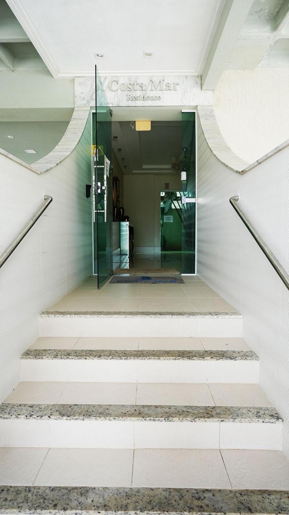 Edificio Costa Mar - Centro De Bombinhas Apartman Kültér fotó